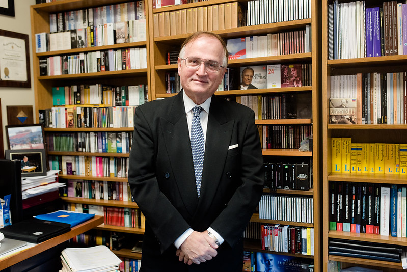 UT Austin Biomedical Engineering professor Nicholas Peppas stands in front of a bookcase