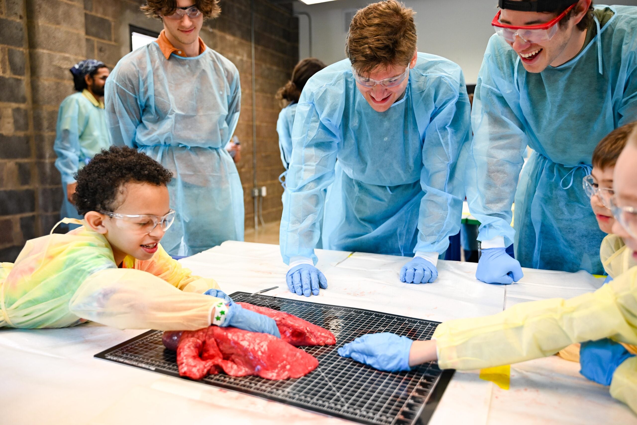 UT BME students in PPE teach elementary students at the Science Mill learning facility